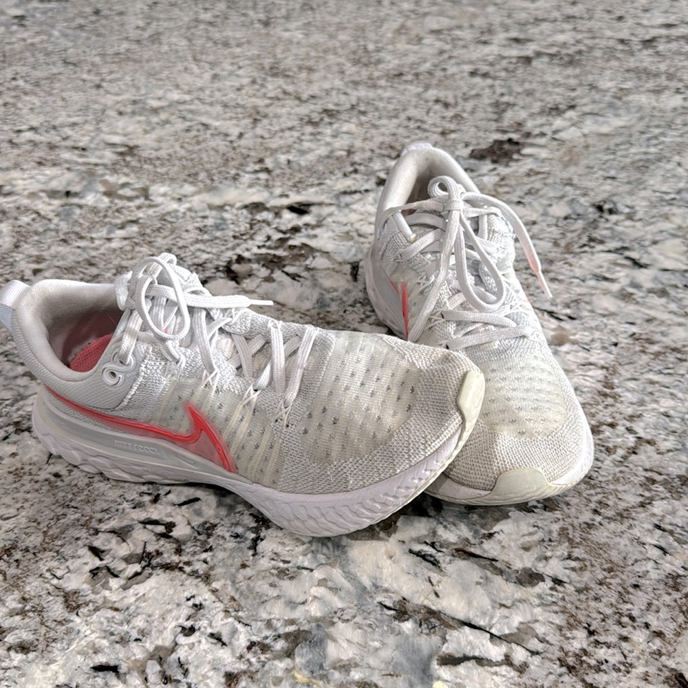 Nike White Athletic Running Shoes with Pink Accent